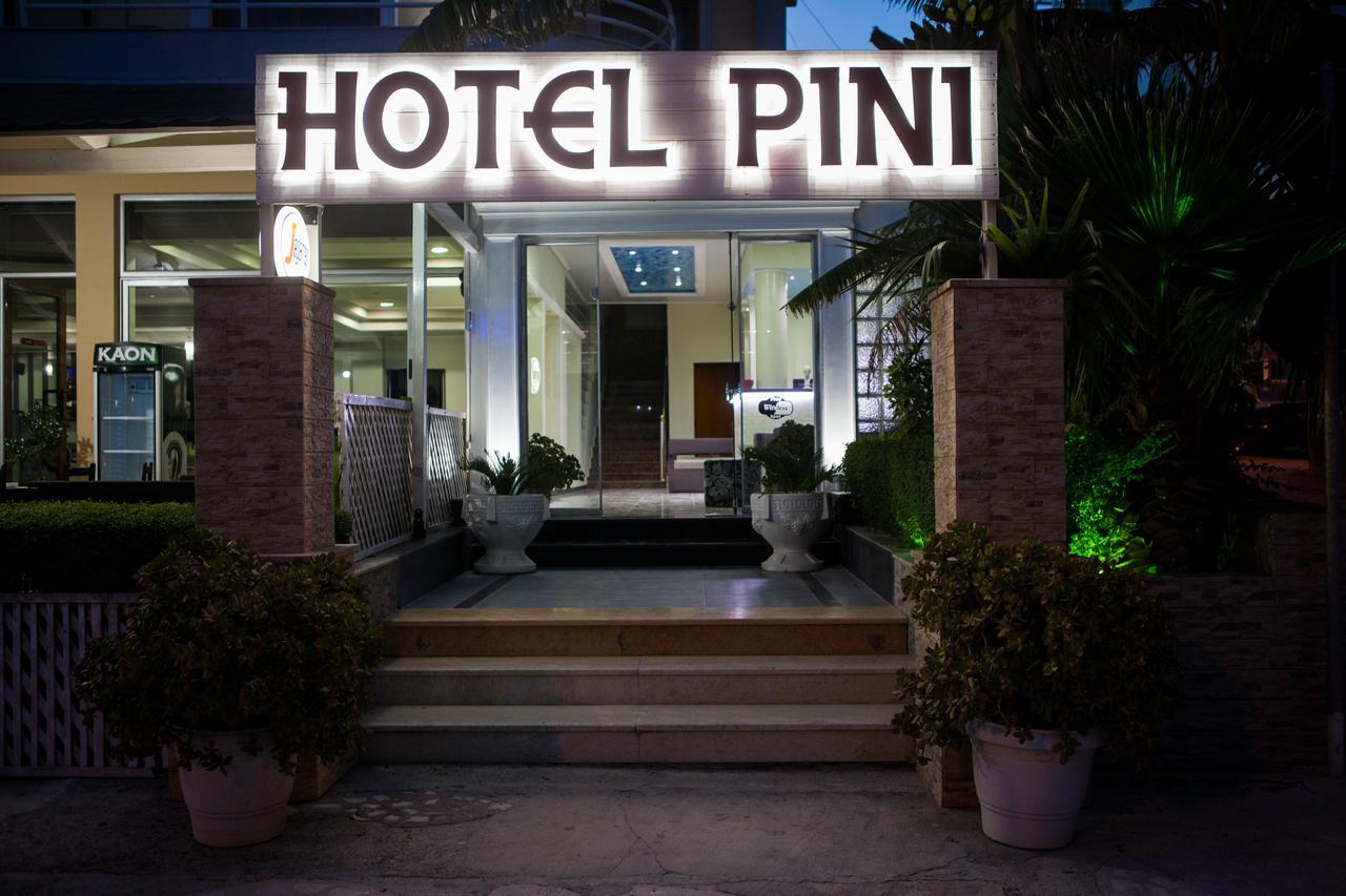 Hotel Pini Sarande Exterior photo